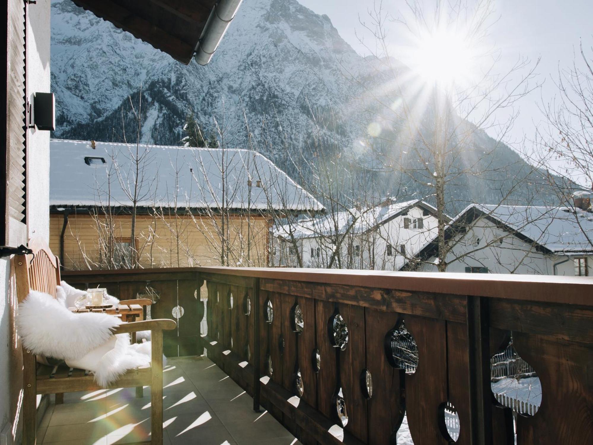 Die Karwendelsuite - 5 Sterne Fewo Mit Bestem Bergblick, Zentrumsnah & Ruhig Gelegen, Familienfreundlich Mittenwald Bagian luar foto