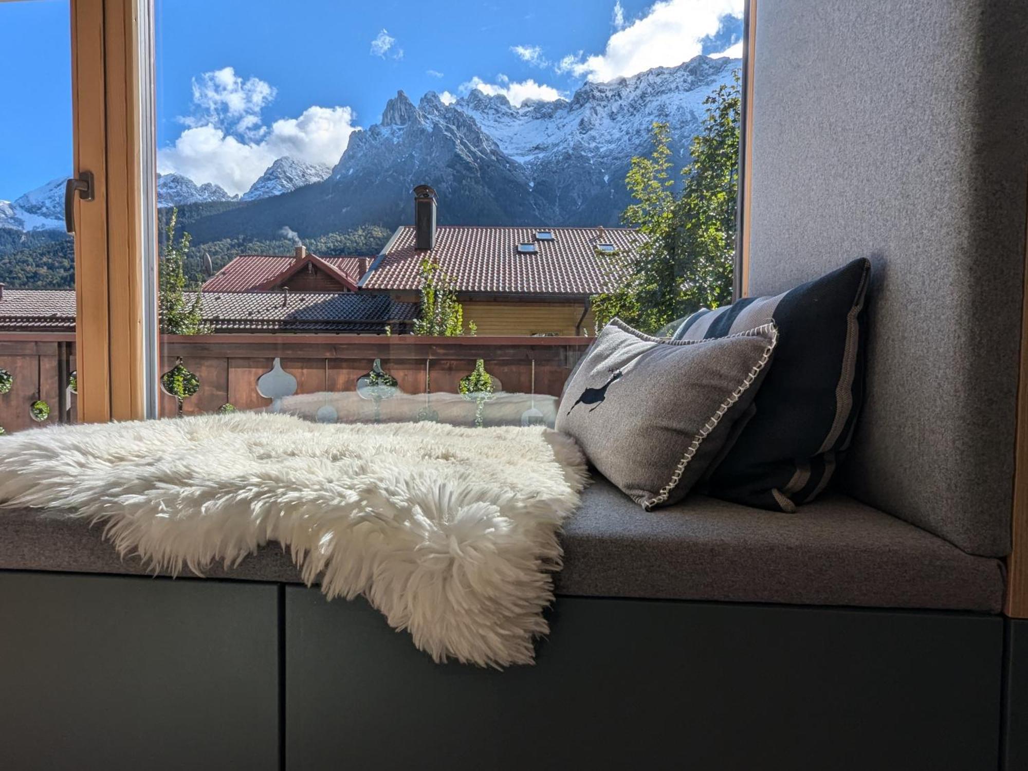 Die Karwendelsuite - 5 Sterne Fewo Mit Bestem Bergblick, Zentrumsnah & Ruhig Gelegen, Familienfreundlich Mittenwald Bagian luar foto